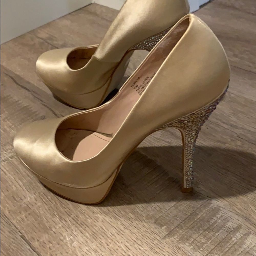 🎉last deal 🎉Sparkly heel shoes